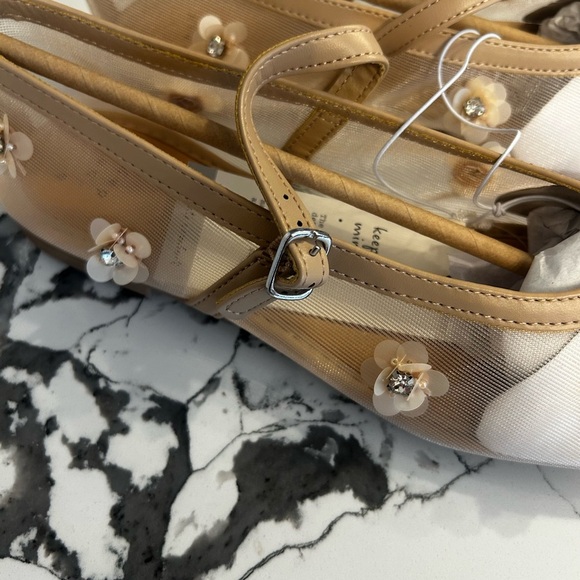 Floral Embellished Beige Mary Jane Shoes NWT 8 - Picture 3 of 4